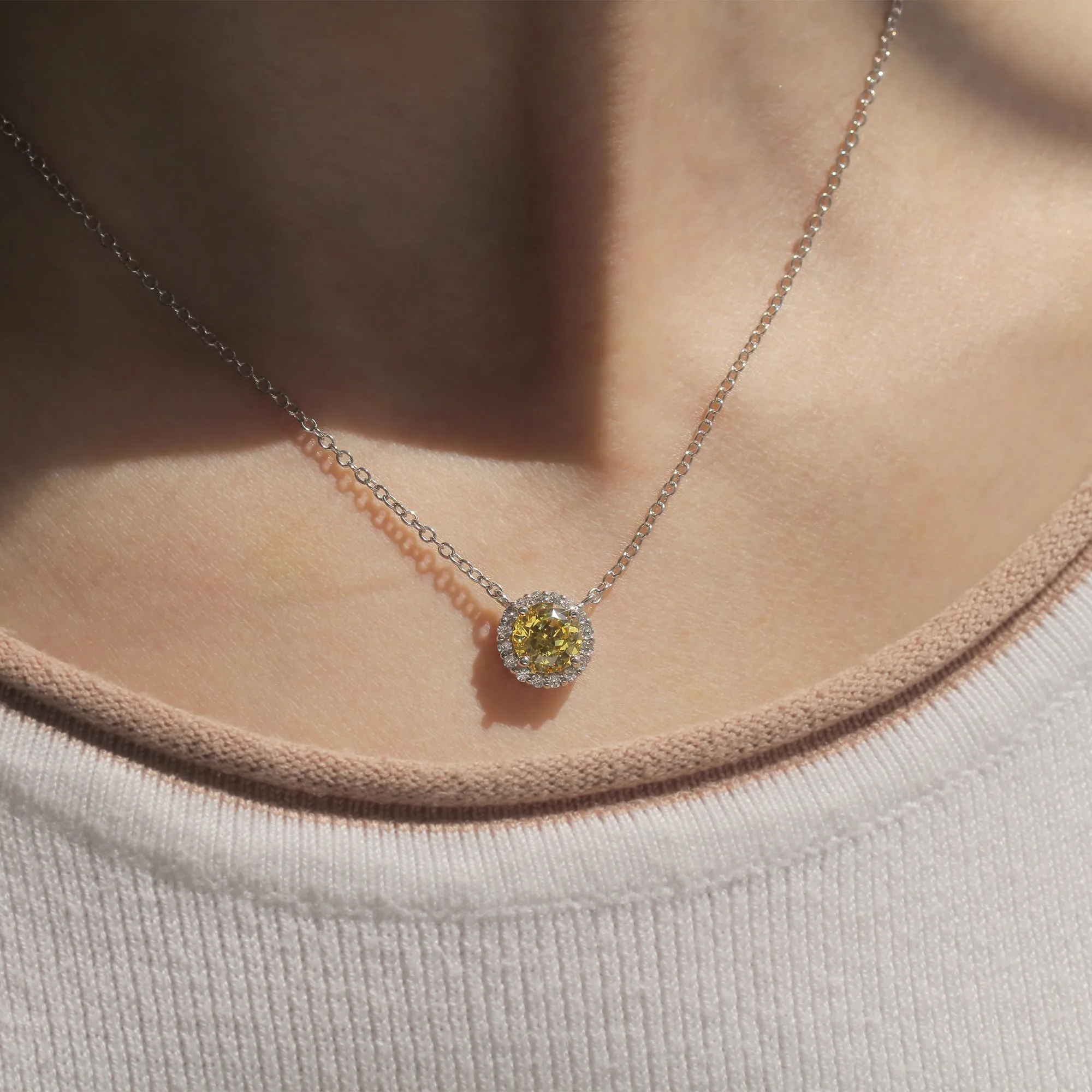 1.2 CT Brilliant Halo Necklace