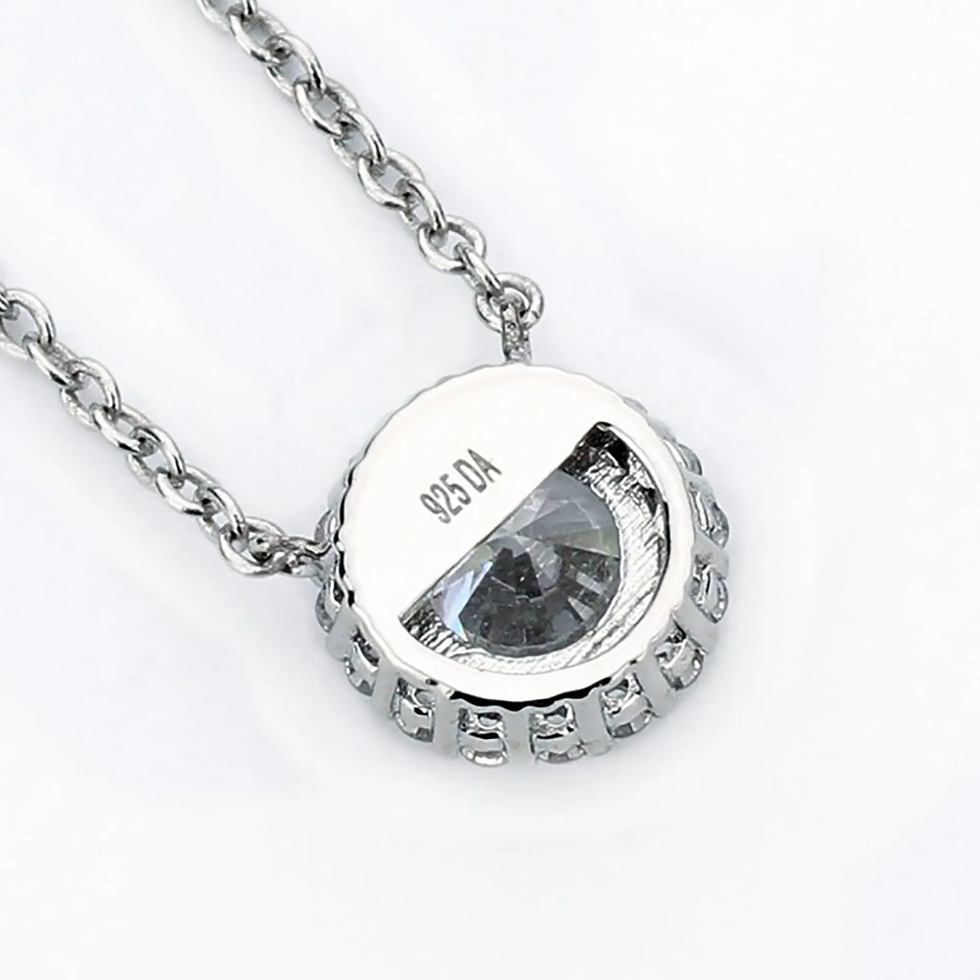 1.2 CT Brilliant Halo Necklace