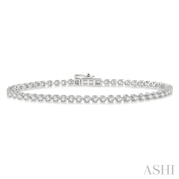 2 Ctw Tri-Prong Round Cut Diamond Bracelet in 14K White Gold