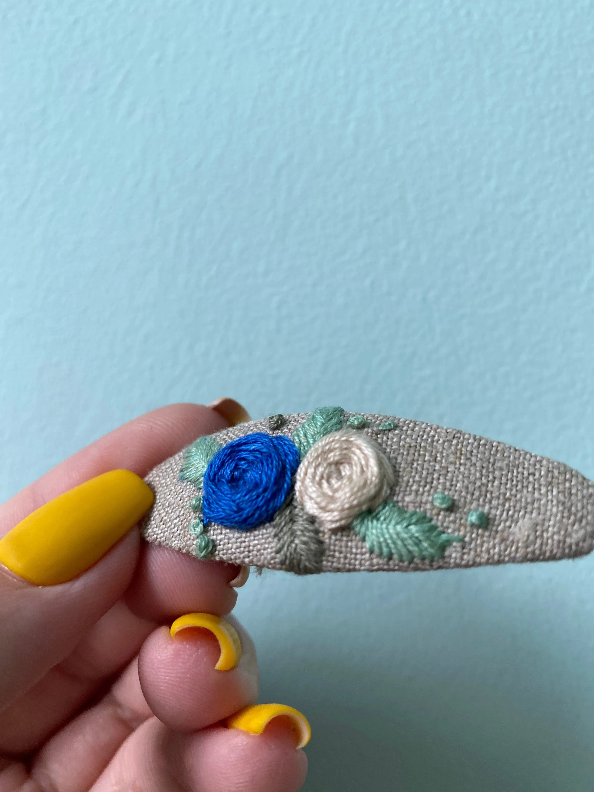 Grey cotton barrette set with blue flowers