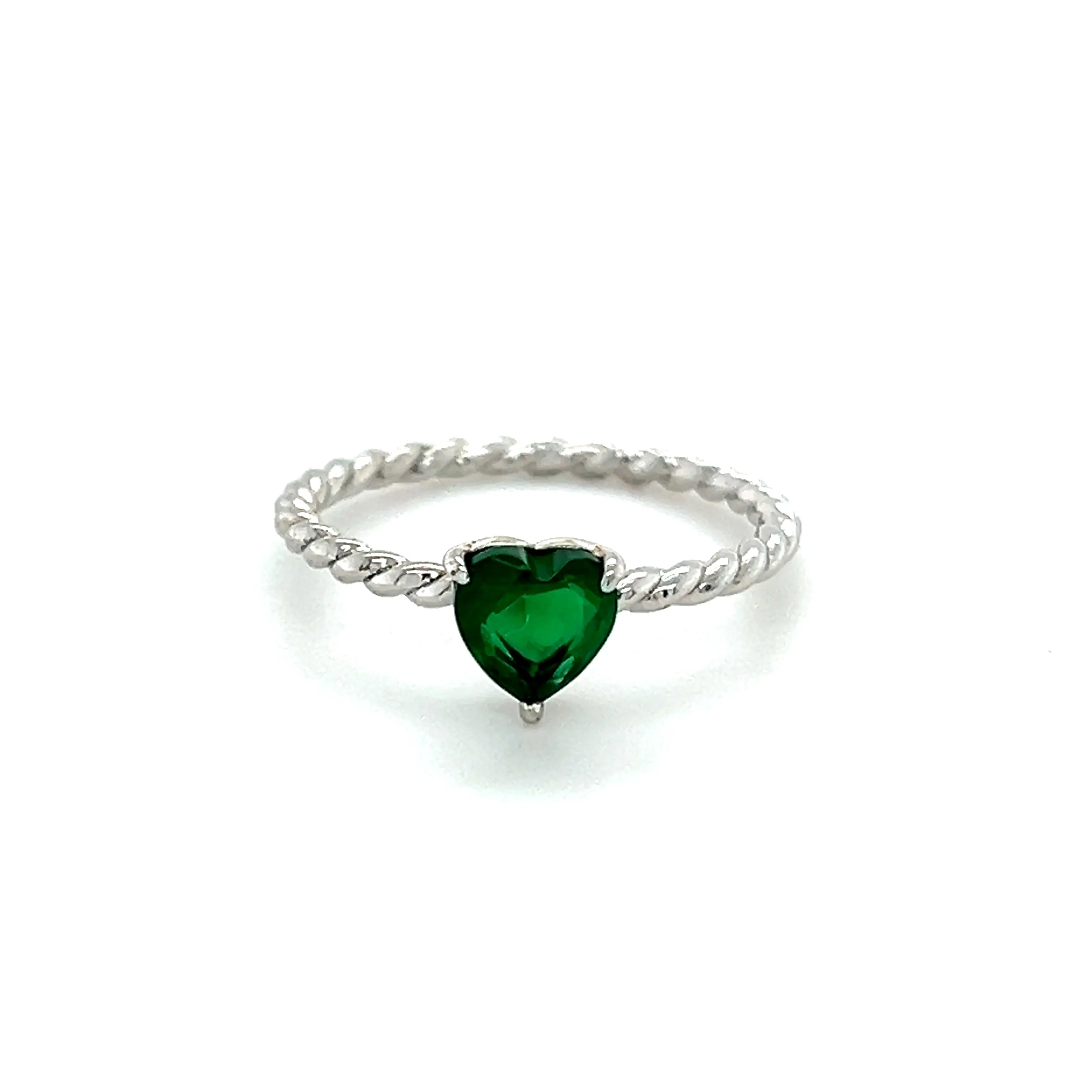 Heart Solitaire on Twisted Band Ring