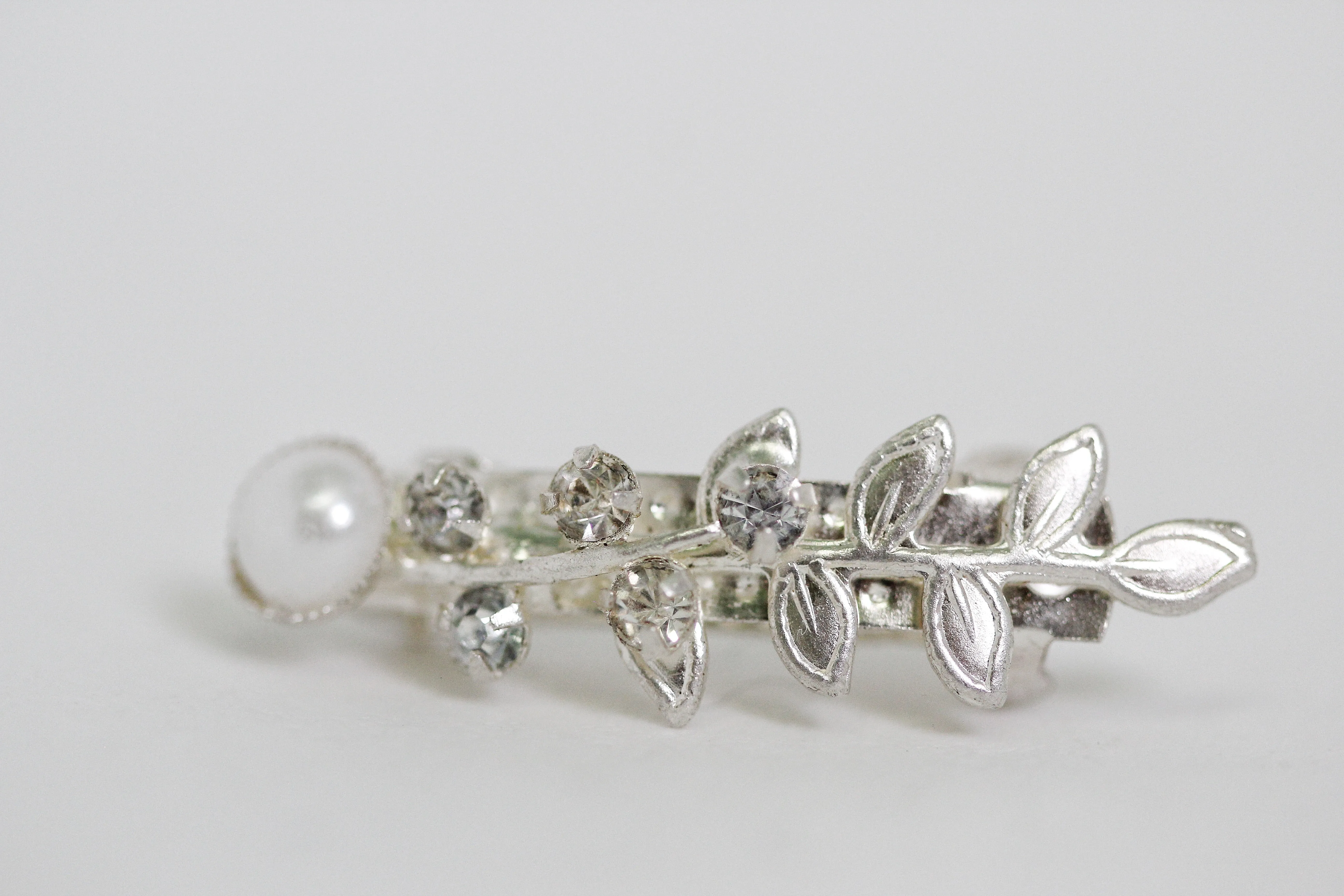 Preorder* Tiny Leaves Crystals Barrette