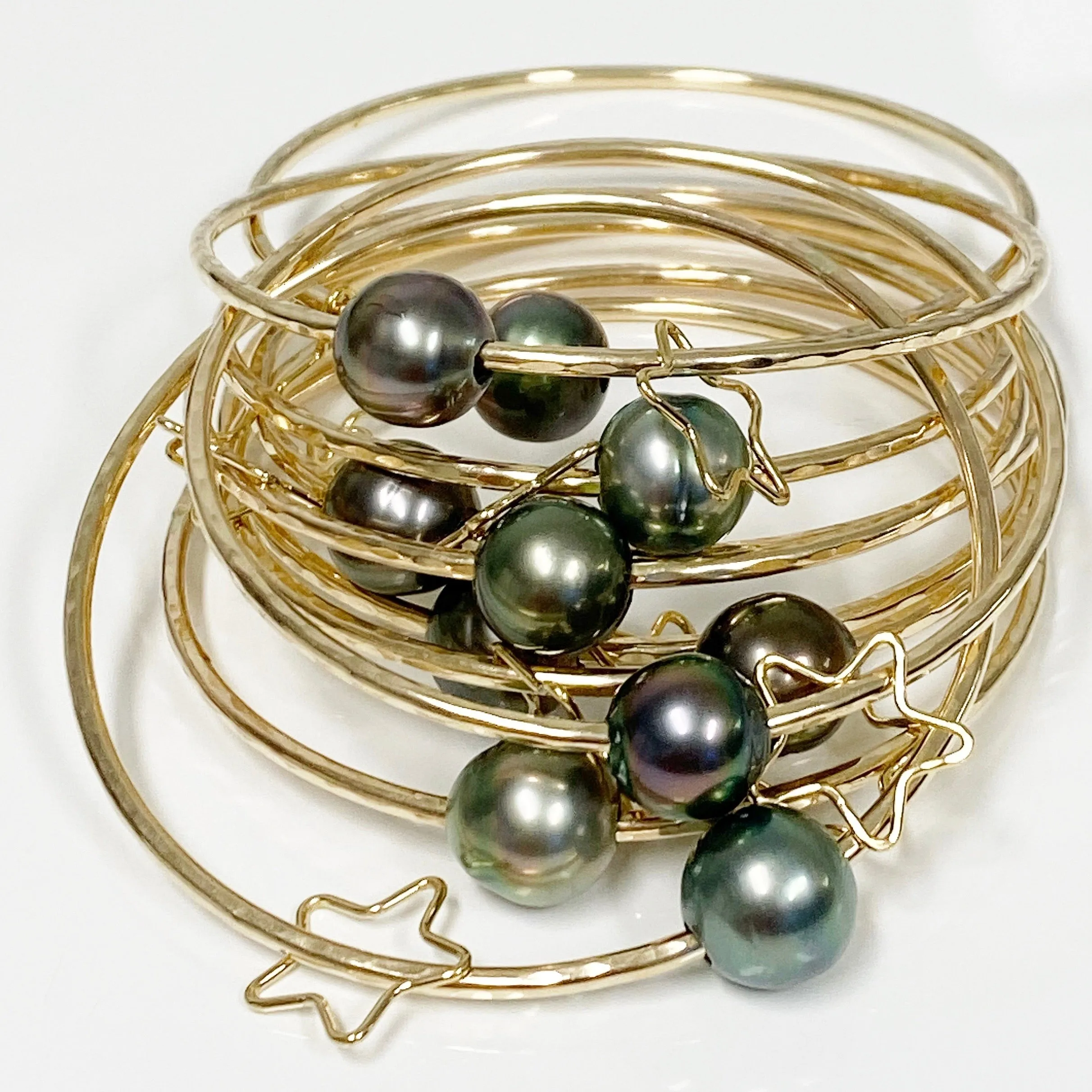 Star charm bangle - Tahitian pearl (B435)